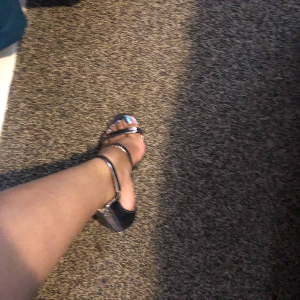 Sandals - Picture 3 of 4